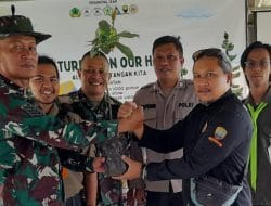 Tandai Nature Is On Hand, Koramil Tanjungsari dan Mahasiswa Unwim Tanam 1000 Pohon di Desa Citali Pamulihan Sumedang
