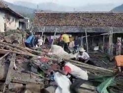 Rumah Luluh Lantak Diterpa Hujan Deras di Desa Cijambu Tanjungsari Sumedang