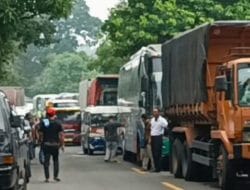 Truk Fuso Pengangkut Pasir Terguling di Jalur Bandung-Cirebon, Sempat Buat Kemacetan Parah