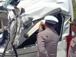Sopir Travel Jalani Pemeriksaan Satlantas Polres Sumedang Usai Menabrak Truk Boks Kargo di Tol Cisumdawu Yang Menewaskan 3 Orang