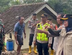 Cek Lokasi Pergeseran Tanah di Cisarua, Kapolres Sumedang: Seluruh Warga Terdampak Telah Dievakuasi