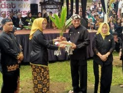 Wakil Gubernur Jabar di Pembukaan Adat Ngalaksa Rancakalong, Erwan : Kedepan Harus Lebih Meriah