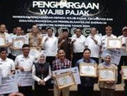 Bupati Sumedang Berikan Penghargaan Bagi Wajib Pajak di Kabupaten Sumedang