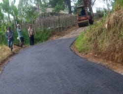 Pemdes Cijambu Mulai Hotmiks Jalan Menuju Sarana Wisata Kampoeng Ciherang Dengan Banprov 2025