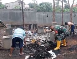 Babinsa Koramil 1004 Tanjungsari Bergerak Cepat Atasi Dampak Kebakaran Kandang Ayam yang Lumpuhkan Aktivitas Sekolah