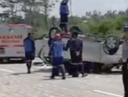 Dua Mobil Toyota Innova Tabrakan di Tol Cisumdawu Sumedang, Satu Mobil Terbalik