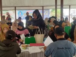 Warga Geruduk Pendopo Kecamatan Tanjungsari, Manfaatkan Pelayanan Adminduk Gratis