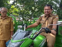 Percepat Sumedang Bersih, Bupati Dony Bagikan 38 Motor Sampah ke Desa