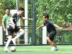 Aksi “Salto” Wabup Fajar Aldila Pukau Penonton, Tim Wartawan Sumedang Harus Mengakui Keunggulan Lawan