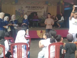 Rayakan HUT ke-43, Warga Desa Pasigaran Tumpah Ruah Hijaukan Jalan dengan Gerak Jalan Sehat
