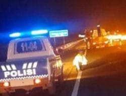 Tragedi di Tol Cisumdawu: Sigra Hantam Tronton, Dua Orang Tewas di Tempat