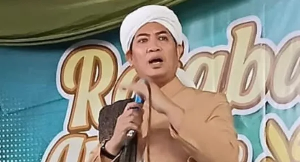 Pimpinan Umum Pesantren Islam Internasional Terpadu Asy-Syifaa Wal Mahmuudiyyah, KH. Muhammad Muhyiddin Abdul Qodir al Manafi (Abuya)