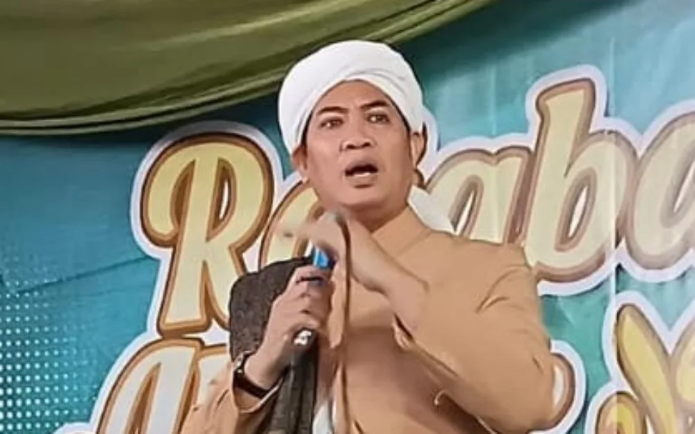 Pimpinan Umum Pesantren Islam Internasional Terpadu Asy-Syifaa Wal Mahmuudiyyah, KH. Muhammad Muhyiddin Abdul Qodir al Manafi (Abuya)