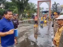 Bupati Sumedang Ajak Warga dan PKL Jaga Kebersihan Alun-alun dan Mesjid Agung