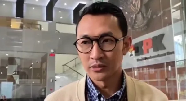 Juru Bicara KPK, Budi Prasetyo, saat memberikan keterangan seputar penyidikan kasus kuota haji 2023-2024 di gedung KPK Jakarta pada Kamis (19/2/2026)