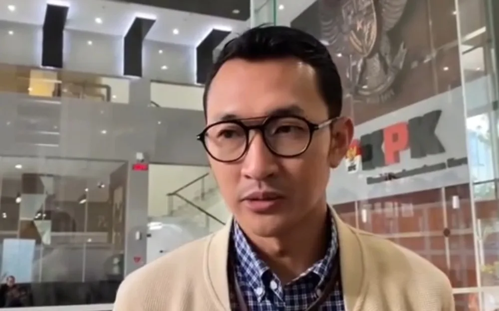 Juru Bicara KPK, Budi Prasetyo, saat memberikan keterangan seputar penyidikan kasus kuota haji 2023-2024 di gedung KPK Jakarta pada Kamis (19/2/2026)