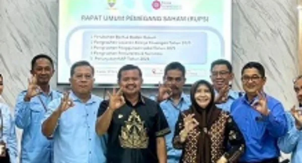 Bupati Sumedang Dony Ahmad Munir didampingi Sekda, Tuti Ruswati dalam Rapat Umum Pemegang Saham Bank Sumedang yang kini masuk menjadi Perseroda