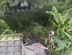 Gagal Oper Gigi, Truk Batu Bara Terjun ke Jurang Cadas Pangeran Sumedang