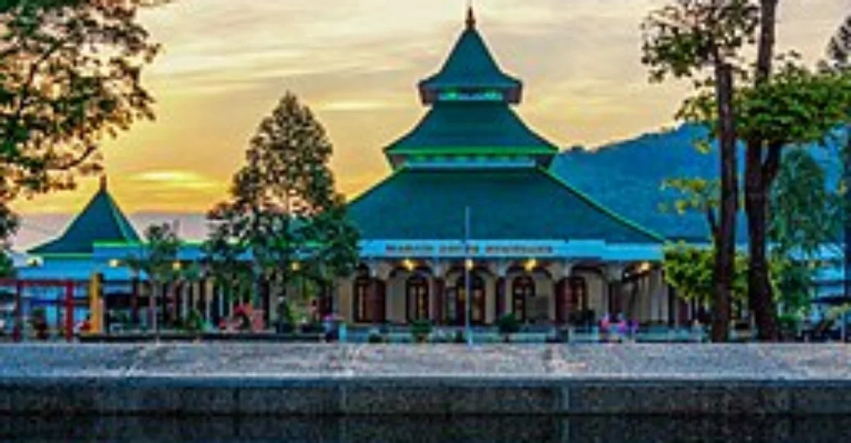 Mesjid Agung Sumedang di waktu senja