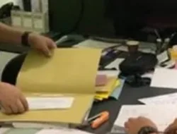 Kejari Sumedang Geledah Kantor Kesbangpol, Dokumen Penting Disita!
