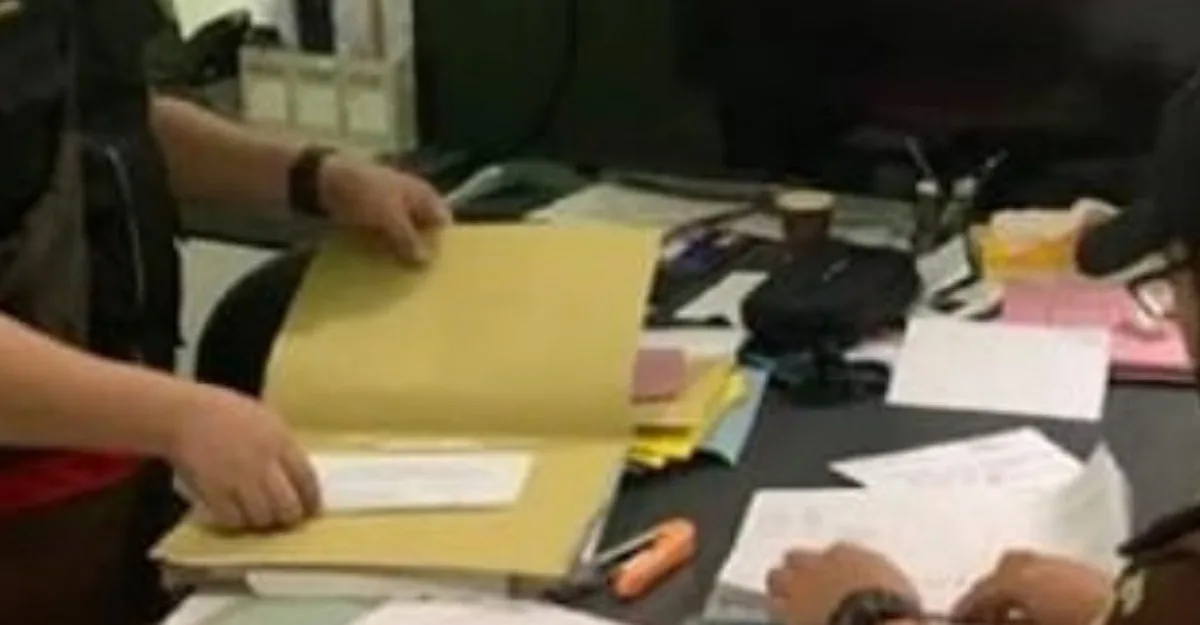 Tim Pidana Khusus Kejari Sumedang menggeledah kantor Kesbangpol Sumedang pada Selasa pagi (24/2/2026)