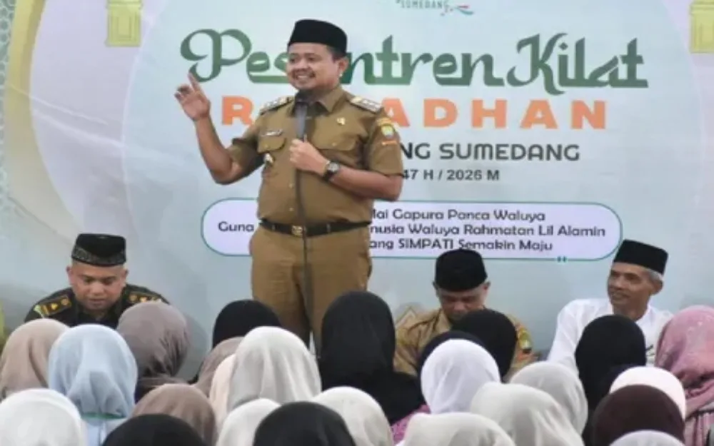 Bupati Sumedang Dony Ahmad Munir saat membuka Pesantren Kilat (Peski) Ramadan 2026 di Mesjid Agung Sumedang pada Senin (2/3/2026)