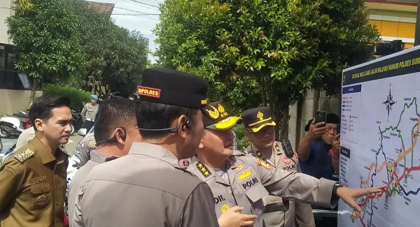 Astamaops, Komjen pol Fadil Imran melihat peta acuan jalur mudik lebaran 2026