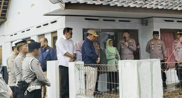 Waka Polres Sumedang, Kompol Sungkowo saat meresmikan Rutilahu Mak Ocih di Tanjungkerta Sumedang