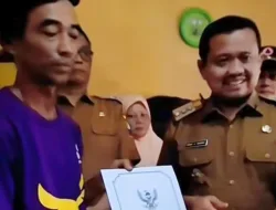 Momen Haru Bupati Sumedang Peluk Harapan Dian, Bocah 3 Tahun Berjuang dengan Hidrosefalus di Situraja
