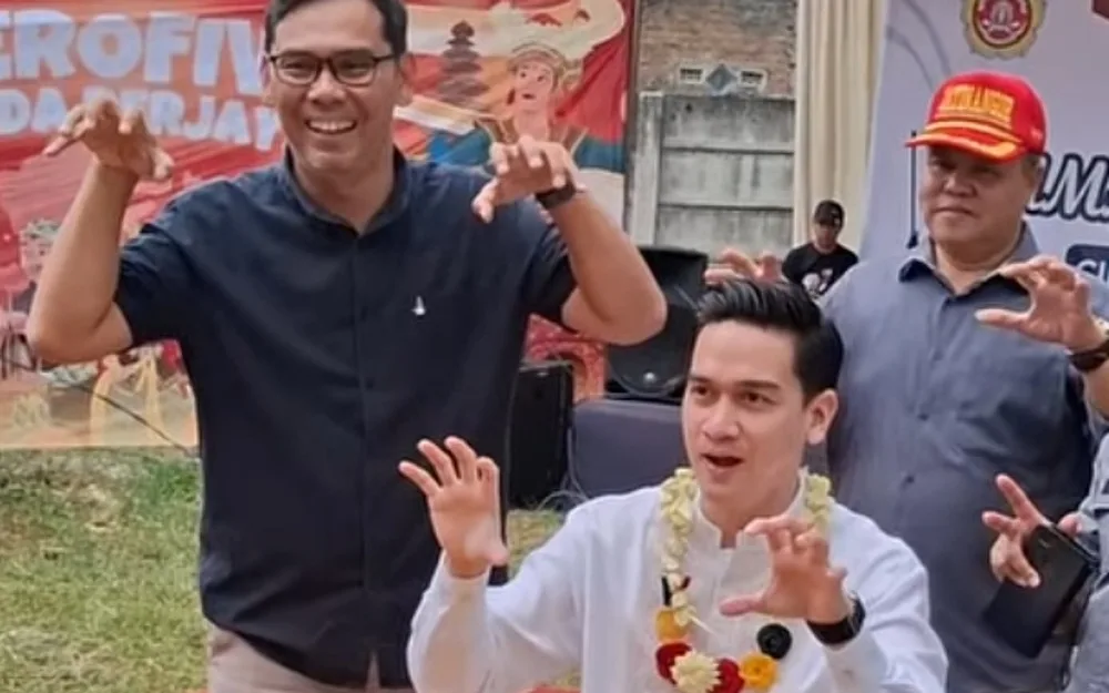 Wakil Bupati Sumedang, M. Fajar Aldila saat menghadiri Bazar Ramadan Fair Cibeusi Berseri di Perumahan Jatinangor City Park, Minggu (8/3/2026)