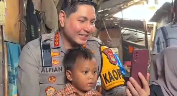 Kapolres Metro Jakarta Timur, Kombes Pol Alfian Nurrizal langsung menghubungi ibu bocah pemulung asal Sumedang