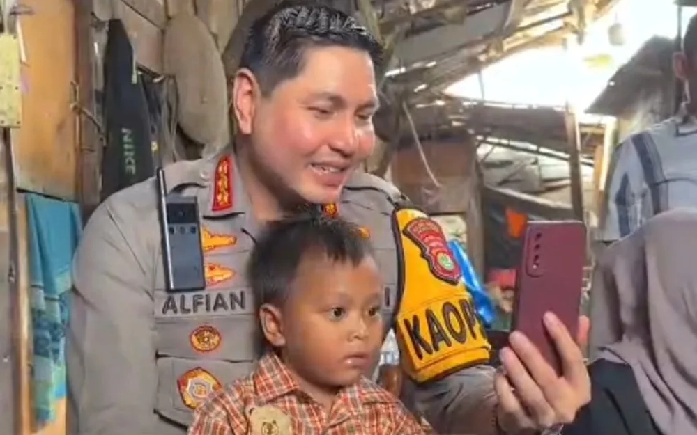Kapolres Metro Jakarta Timur, Kombes Pol Alfian Nurrizal langsung menghubungi ibu bocah pemulung asal Sumedang