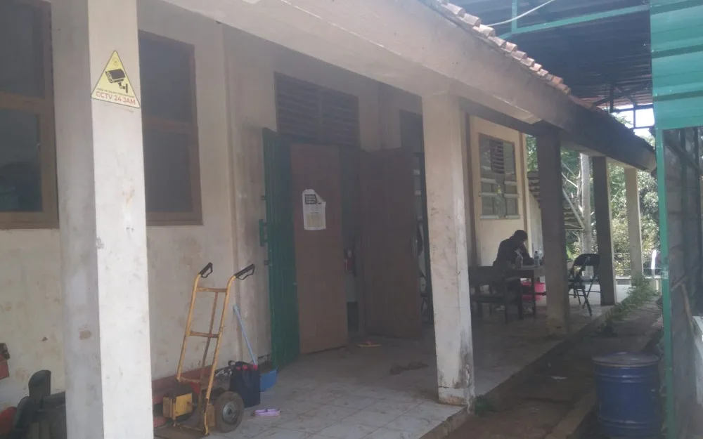 Alih fungsi bangunan sekolah jadi pabrik kopi di Tanjungsari Sumedang