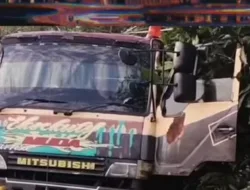 Truk Tangki Minyak Goreng Hantam Rumah di Sumedang, Ribuan Liter Tumpah ke Pemukiman