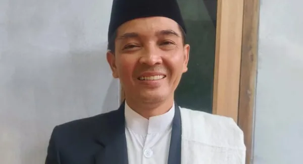Dr. Ade Jamarudin, SS, MA (Pengurus Zakat Waqaf MUI Sumedang)