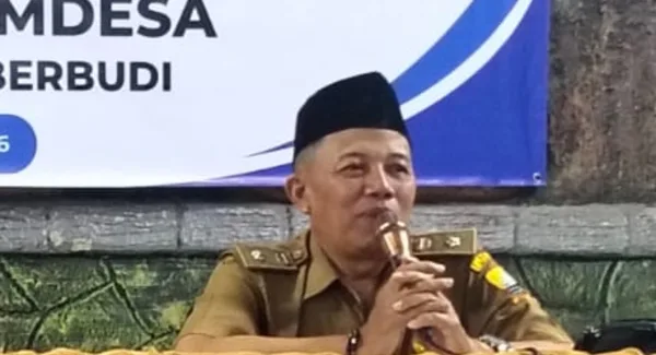 Kepala Desa Haurngombong, Dadang