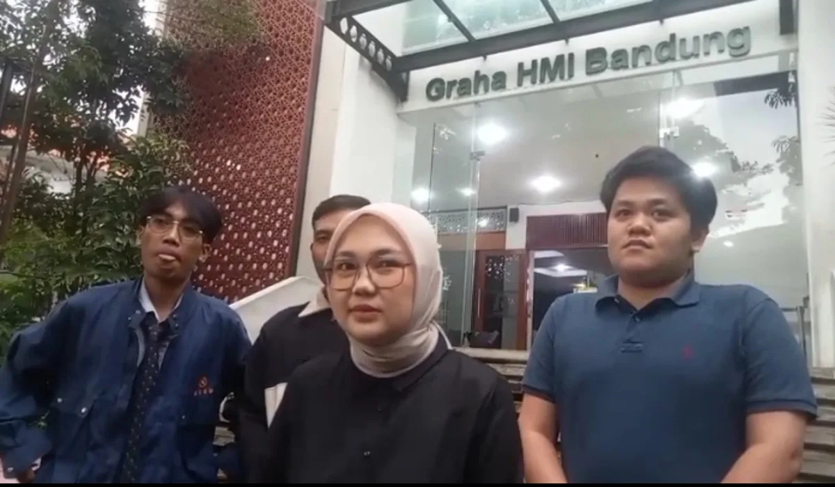 Ketum Badko HMI Jabar Siti Nurhayati Barsasmy Berikan Keterangan Pers