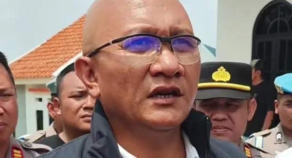 Kasat Reskrim Polres Sumedang, AKP Tanwin Nopiansah saat menuturkan proses rekonstruksi kasus Curas dan pembunuhan
