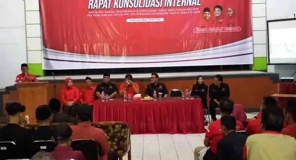 DPD PDI Perjuangan menggelar Pendidikan Politik dan Rapat Konsolidasi Internal di Graha Insun Medal, Sumedang, Jumat (3/4/2026)