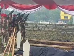 Panglima TNI Pimpin Langsung Pemakaman Militer Mayor (Anm) Zulmi Aditya di TMP Cikutra