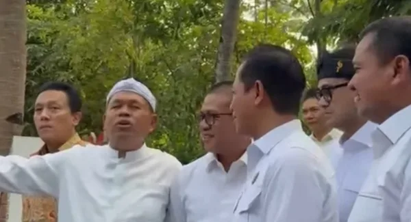 Gubernur Jawa Barat, Dedi Mulyadi bersama pemangku kepentingan pengelola persampahan menggelar Rakor Optimalisasi TPPAS Sarimukti di Lembur Pakuan Subang pada Minggu (5/4/2026)