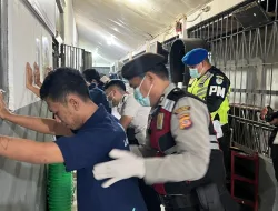 Sikat Barang Terlarang, Petugas Gabungan Geledah Kamar Hunian Lapas Sumedang!