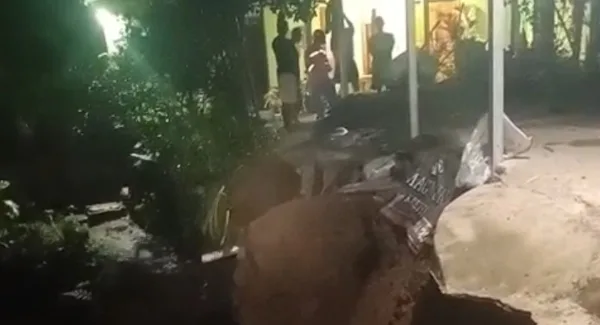 Terjadi abrasi yang mengancam Dua rumah di Dusun Rancamekar Desa Haurngombong Pamulihan Sumedang