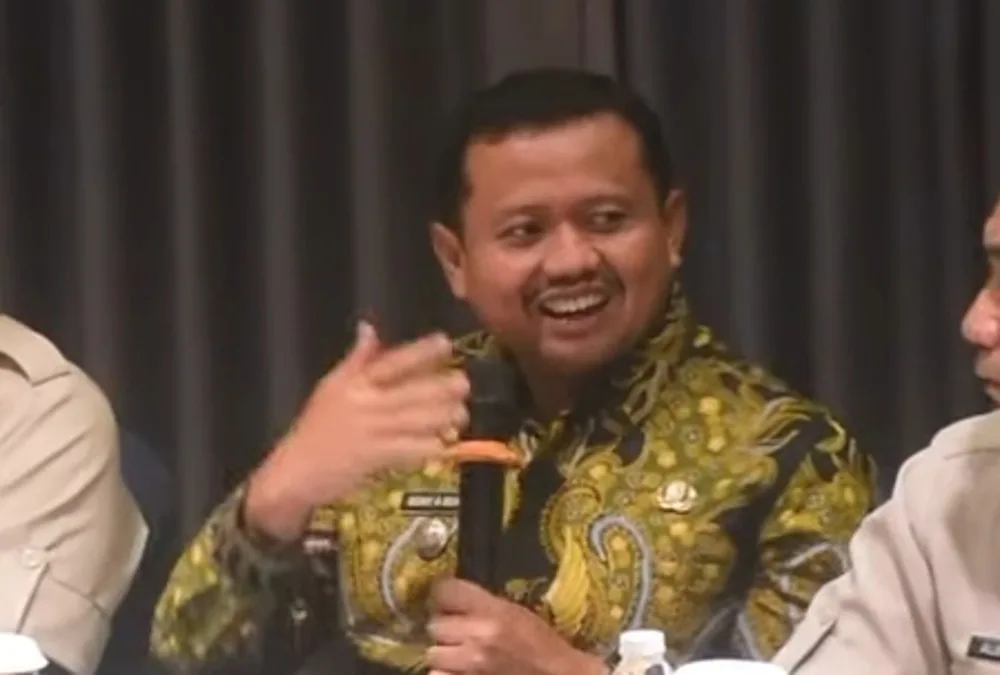 Bupati Sumedang, Dony Ahmad Munir memaparkan pencapaian Kabupaten Sumedang dalam Program Makan Bergizi Gratis (MBG) di Fieris Hotel Kertajati, Kamis (9/4/2026)