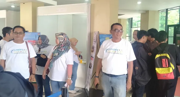 Disnakertrans Sumedang menggelar Job Fair 2026 di Sumedang Creative Center, Selasa (21/4/2026)