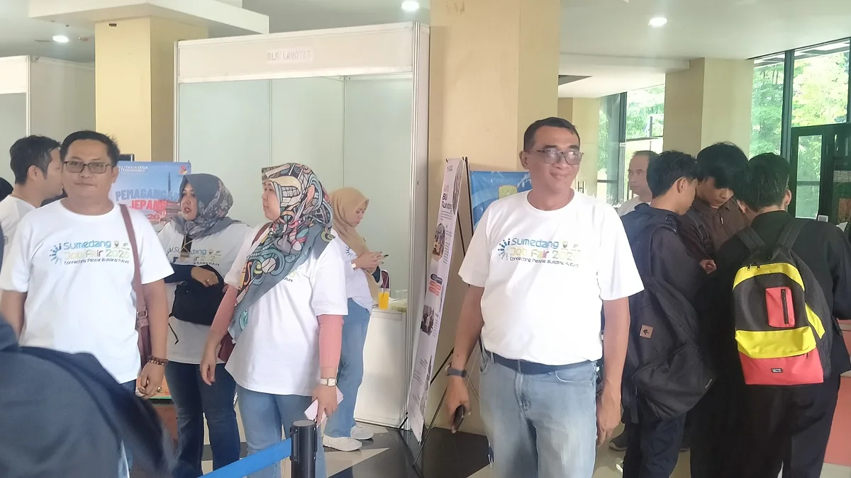Disnakertrans Sumedang menggelar Job Fair 2026 di Sumedang Creative Center, Selasa (21/4/2026)
