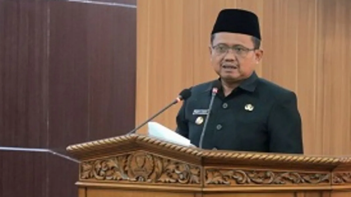 Bupati Sumedang Dony Ahmad Munir di Rapat Paripurna LKPj 2025 bersama DPRD pada Senin (27/4/2026)