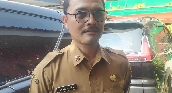 Kepala Dinas Pendidikan Sumedang Dr. Eka Ganjar Kurniawan saat memaparkan program pemetaan guru di SMPN 1 Tanjungsari.