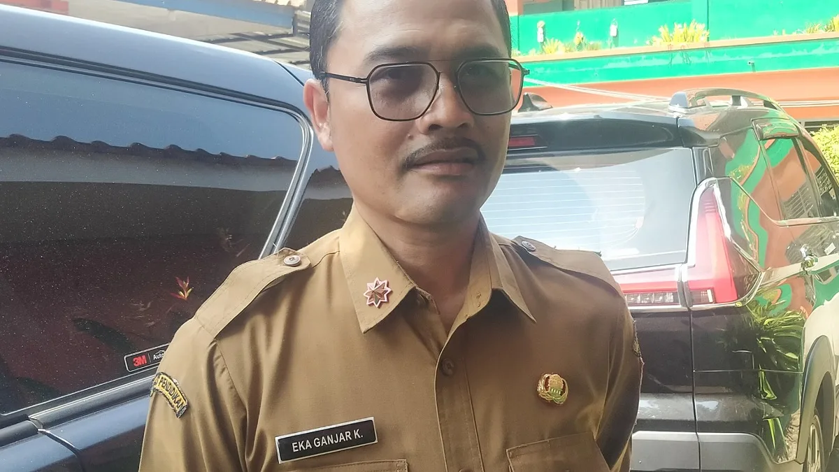 Kepala Dinas Pendidikan Sumedang Dr. Eka Ganjar Kurniawan saat memaparkan program pemetaan guru di SMPN 1 Tanjungsari.