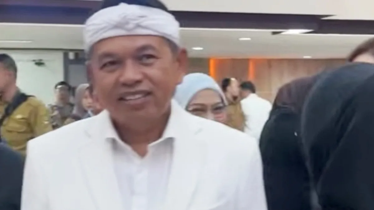 Gubernur Jawa Barat Dedi Mulyadi KDM memberikan keterangan pers usai Rapat Paripurna DPRD Jabar pada Senin (11/5/2026)
